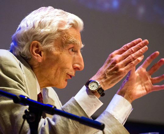 Martin Rees presenting the Foundation Forum lecture